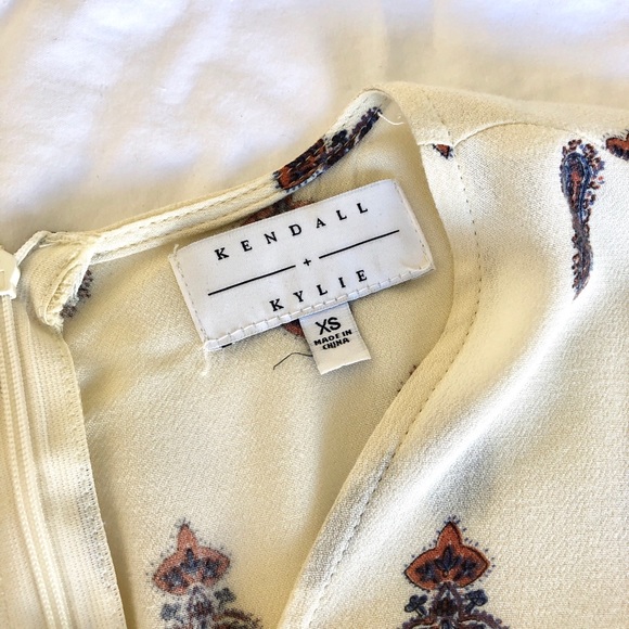 Kendall & Kylie Long Sleeve Romper - Picture 4 of 4